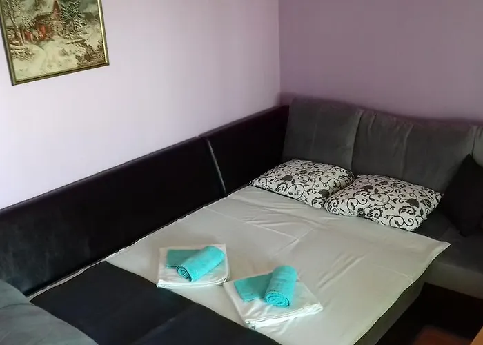 Katica 아파트 풀라